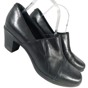 CLARKS! BLACK GENUINE LEATHER FLEX RUBBER SOLE MODERATE HEEL LOAFERS, HEELS! 10M